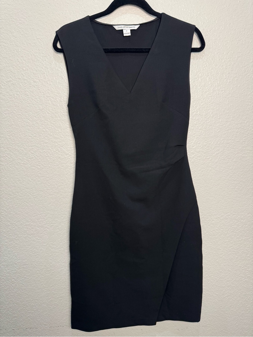 Diane von Furstenberg DVF Black Sheath Dress Size 8 Side Zip V Neck Career